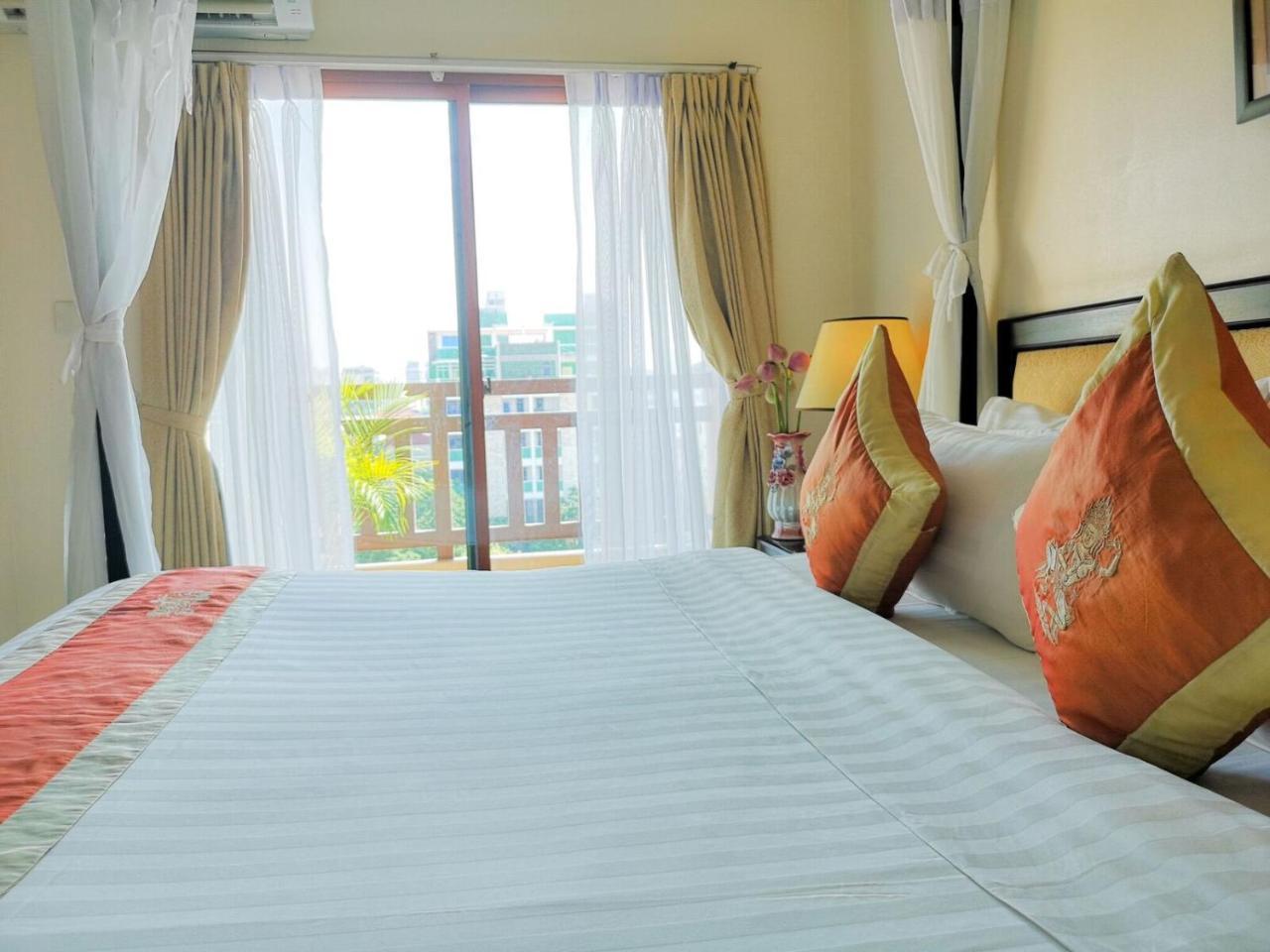 Cardamom Hotel & Apartment Phnom Penh Extérieur photo
